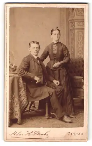 Fotografie H. Strube, Zittau, Portrait bürgerliche Eheleute