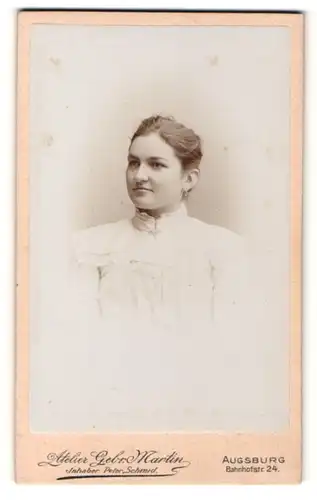 Fotografie Atelier Gebr. Martin, Augsburg, Portrait junge Dame lächelnd