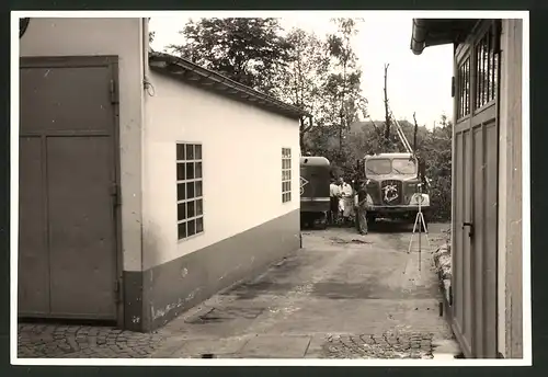 Fotografie Fotograf unbekannt, Ansicht Solingen, Merscheider Str. 99, Lastwagen Henschel, Baustelle Tanklager Esser