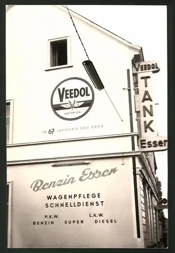 Fotografie Fotograf unbekannt, Ansicht Solingen, Merscheider Str. 99, Zufahrt Tankstelle Esser mit Veedol Reklame