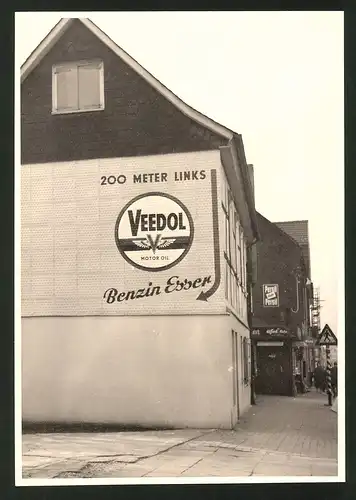 Fotografie Fotograf unbekannt, Ansicht Solingen, Merscheider Str., Tankstelle August Esser, Schild mit Veedol Reklame