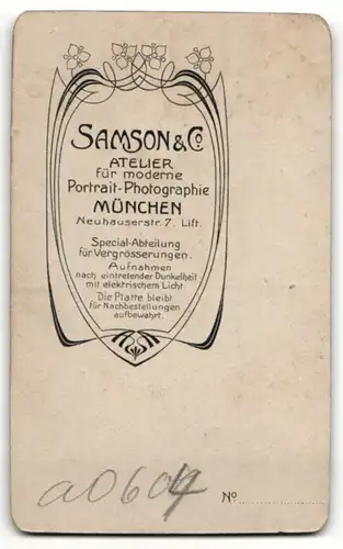 Fotografie Samson & Co., München, Portrait eleganter junger Mann im Anzug