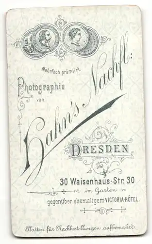 Fotografie Hahn`s Nachf., Dresden, Portrait Knabe im Anzug