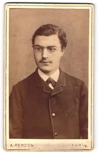 Fotografie A. Person, Lahr, Mann mit Brille