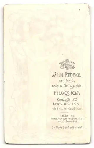 Fotografie Wilh. Redeke, Hildesheim, Portrait junger Herr mit zeitgenöss. Frisur
