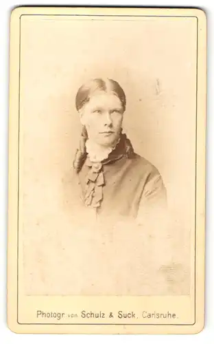 Fotografie Schulz & Suck, Carlsruhe, Portrait Dame mit zeitgenöss. Frisur
