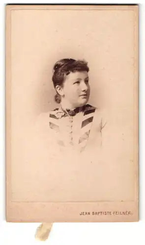 Fotografie Jean-Baptiste Feilner, Bremen, Oldenburg & Braunschweig, Portrait junge Frau mit Haarknoten