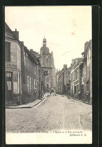 AK Rochefort-sur-Loire, L'Eglise et la Rue principale
