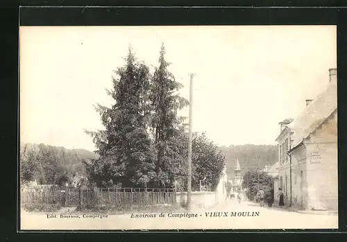 AK Vieux-Moulin, Ortspartie mit Passanten auf der Strasse