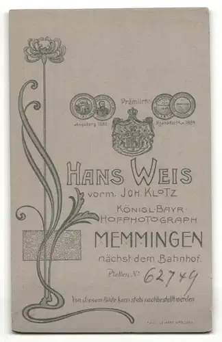 Fotografie Hans Weis, Memmingen, Portrait bürgerlicher Herr mit Schnauzbart u. Fliege im Anzug