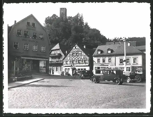 Fotografie Fotograf unbekannt, Ansicht Bad Berneck, Autos vor dem Logierhaus Jul. Bube