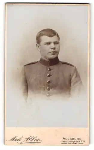 Fotografie Mich. Alber, Augsburg, Portrait junger Soldat in Uniform