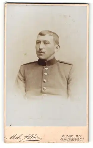Fotografie Mich. Alber, Augsburg, Portrait Soldat in Uniform