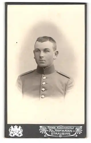 Fotografie Ad. Hofmann, Straubing, Portrait junger Soldat in Uniform