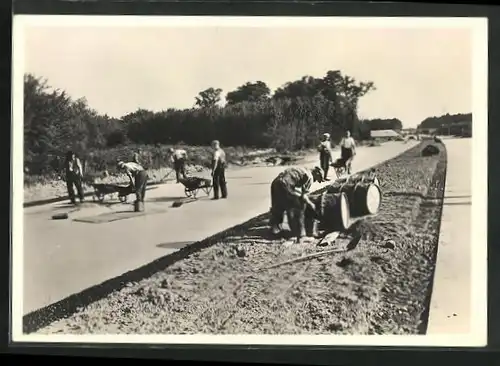 AK Strassenbau, Vom Bau der Reichsautobahnen, Bankette werden asphaltiert