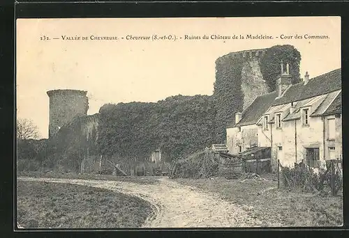 AK Chevreuse, Ruines du Chateau de la Madeleine, Cour des Communs