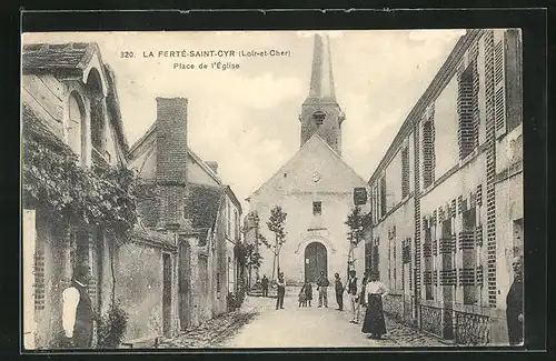 AK La Ferté-Saint-Oyr, Place de l'Eglise