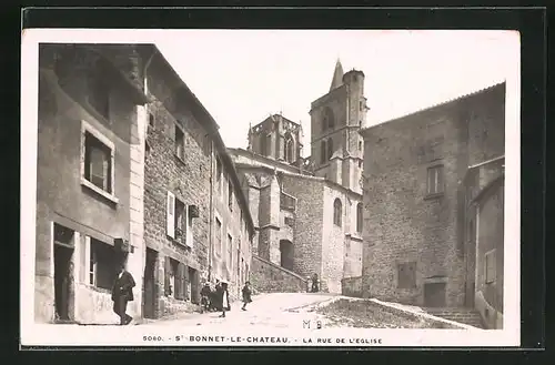 AK Saint-Bonnet-le-Chateau, La Rue de l`Eglise