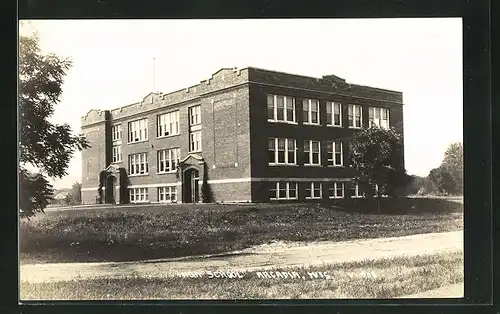AK Arcadia, WI, View of High School