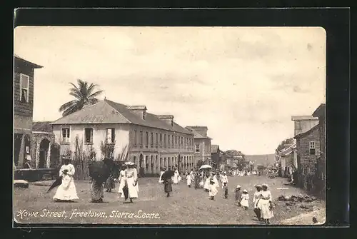AK Freetown, Howe Street, Strassenpartie mit Passanten