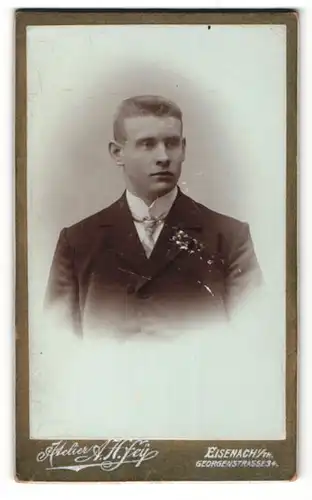 Fotografie A. H. Fey, Eisenach i/Th., Mann im Anzug mit Stoppelfrisur