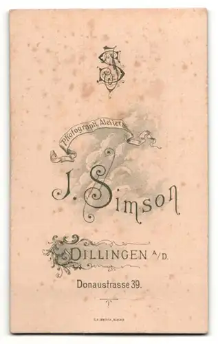 Fotografie J. Simson, Dillingen A./D., Mann im Jacket mit breitem Schauzbart und platten Haaren