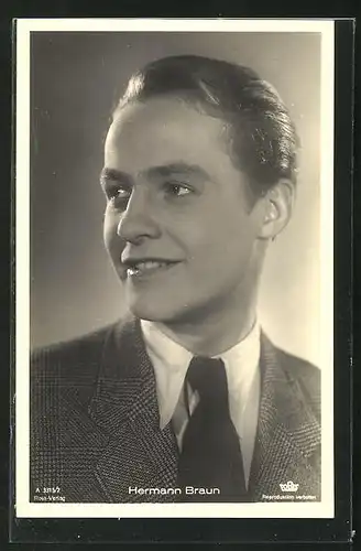 AK Schauspieler Hermann Braun über seine Schulter zur Seite lächelnd
