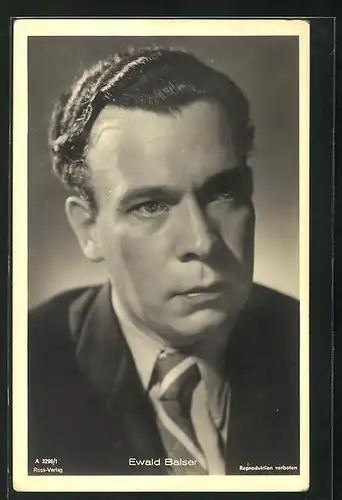 AK Schauspieler Ewald Balser im Anzug mit ernsten Blick