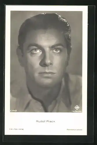 AK Schauspieler Rudolf Prack mit dramatischem Licht und Blick nach oben