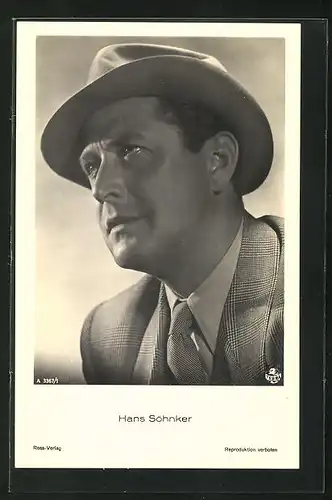 AK Schauspieler Hans Söhnker in kariertem Anzug mit Hut und Krawatte