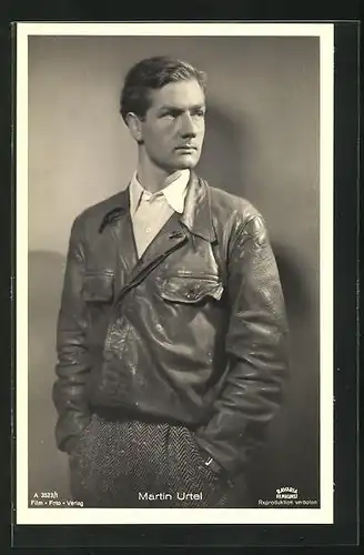 AK Schauspieler Martin Urtel in Lederjacke