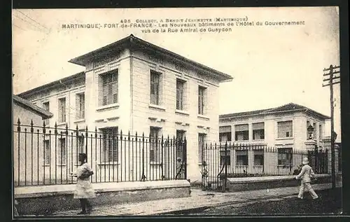 AK Fort-de-France, Les Nouveaux batiments de l`Hotel du Gouvernement vus de la Rue Amiral de Gueydon