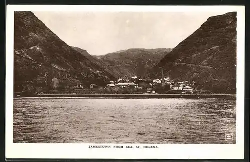 AK Jamestown, View from Sea, Blick auf Kirchturm und Berge