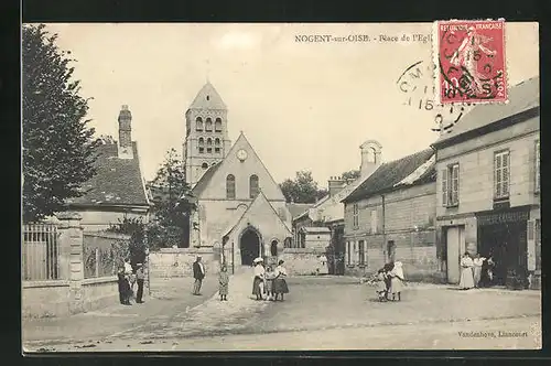 AK Nogent-sur-Oise, Place de l'Eglise mit Passanten