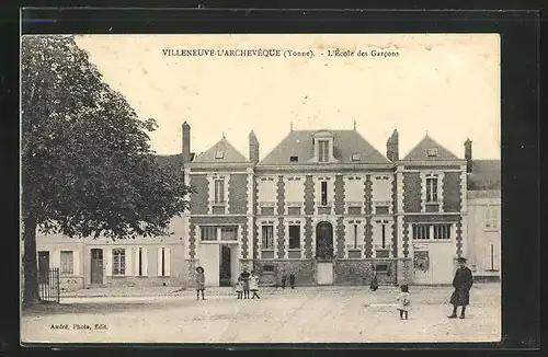 AK Villeneuve-l`Archeveque, L`Ecole des Garcons