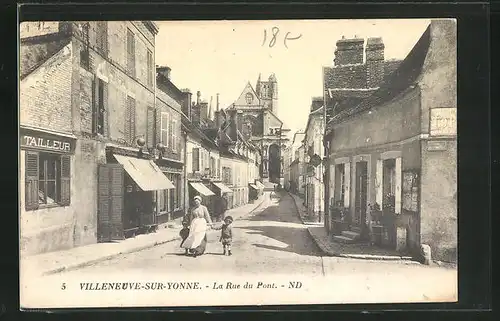 AK Villeneuve-sur-Yonne, La Rue du Pont, Strassenpartie