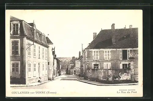 AK Coulanges-sur-Yonne, La Rue du Pont, Strassenpartie