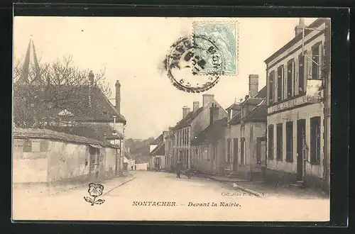 AK Montacher, Devant la Mairie