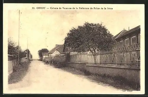 AK Ormoy, Colonie de Vacances de la Prefecture de Police de la Seine, Strassenansicht