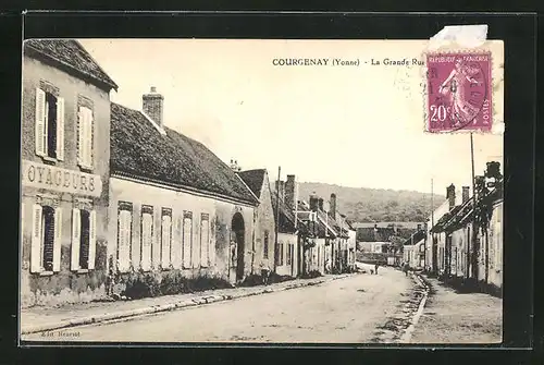 AK Courgenay, La Grande Rue