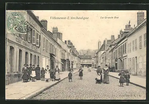 AK Villeneuve-L`Archeveque, La Grande Rue, Strassenpartie