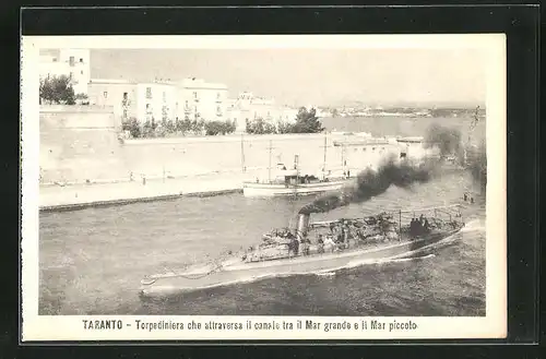 AK Taranto, Torpediniera che attraversa il canale tra il Mar grande e il Mar piccolo