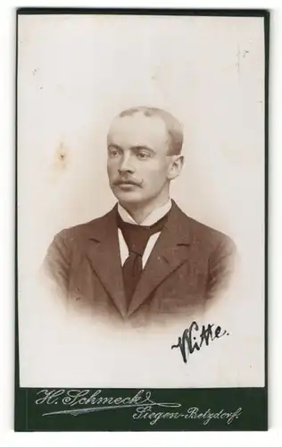 Fotografie H. Schmeck, Siegen-Betzdorf, Mann mit Anzug und Krawatte