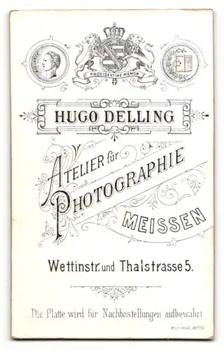 Fotografie Hugo Delling, Meissen, Portrait niedliches Kleinkind im weissen Hemd