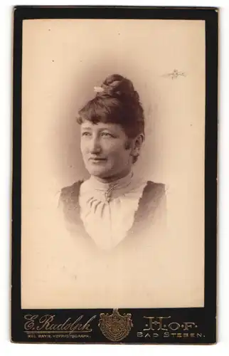 Fotografie E. Rudolph, Bad Steben, Frau mit hohem Dutt