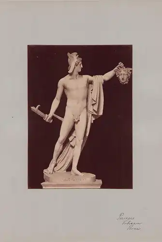 Fotografie Fotograf unbekannt, Ansicht Vatikanstadt, Perseus - Statue im Vatikanmuseum, Grossformat 31 x 42cm
