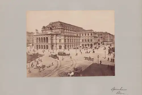 Fotografie Fotograf unbekannt, Ansicht Wien, Opernhaus, Pferdebahn auf der Kreuzung, Grossformat 42 x 31cm