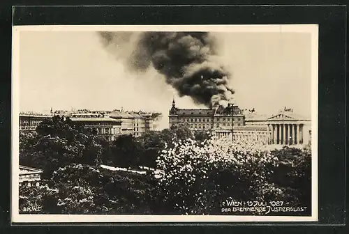 AK Wien, der brennende Justizpalast am 15. Juli 1927