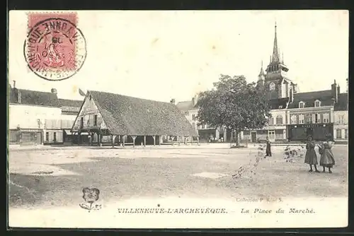 AK Villeneuve-l`Archeveque, La Place du Marche