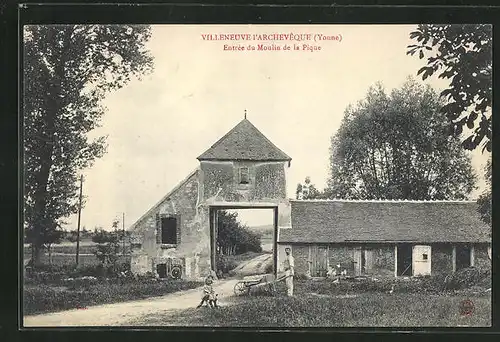 AK Villeneuve-l`Archeveque, Entree du Moulin de la Pique